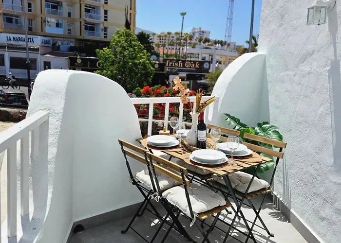 Modern - Roof Terrace - Close To דירה