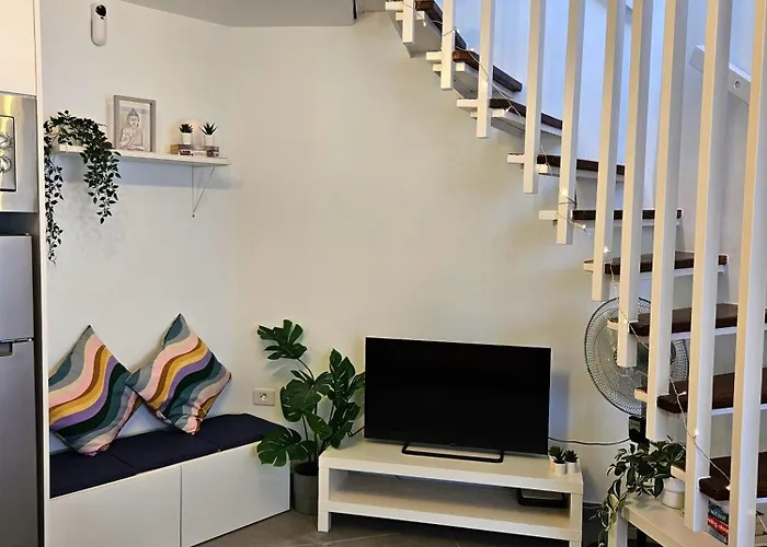 Modern - Roof Terrace - Close To דירה