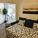 Apartment Modern - Roof Terrace - Close To