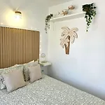 Modern - Roof Terrace - Close To Apartment
