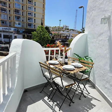 Modern - Roof Terrace - Close To Apartment